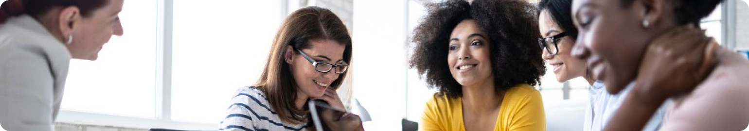 women-smiling-in-group